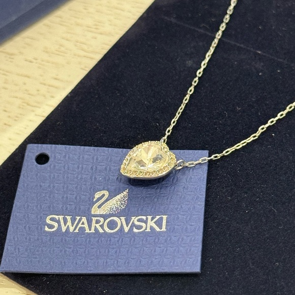 Swarovski Cyndi Set Heart Earrings and Necklace (in box) - Picture 3 of 6